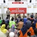 Jum'at Curhat Polresta Bandara Soekarno-Hatta di Masjid Raya Nurul Barkah Bagikan Paket Sembako Disambut Antusias Puluhan Pekerja