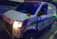 Mobil Ambulans Desa Tlajung Udik Mengalami Kecelakaan Saat Membawa Pasien